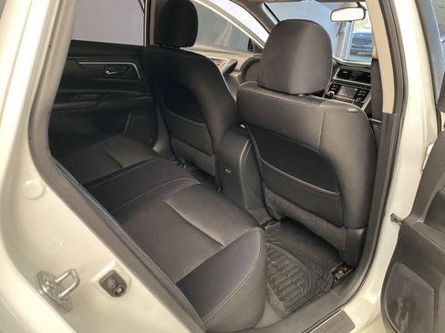 Used 2017 Nissan Altima 2.5 SR w/ Midnight Edition Package image 11