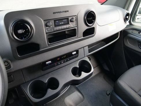 Used 2024 Mercedes-Benz Sprinter 2500 image 11