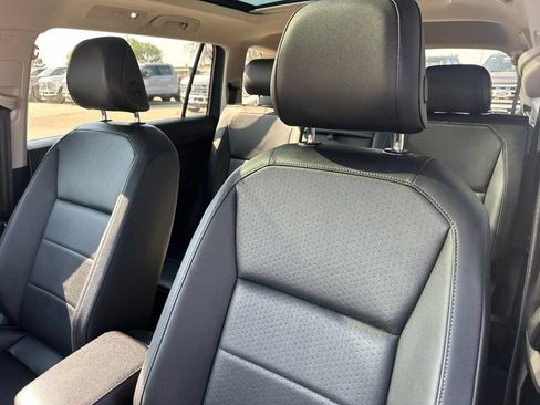 Used 2020 Volkswagen Tiguan SE w/ Panoramic Sunroof Package AWD/4WD image 16
