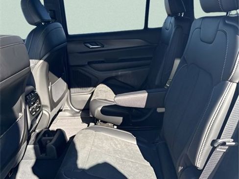 New 2025 Jeep Grand Cherokee L Altitude image 22