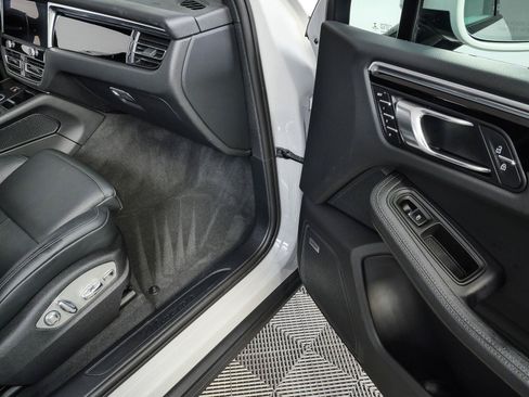 Used 2022 Porsche Macan AWD/4WD image 26