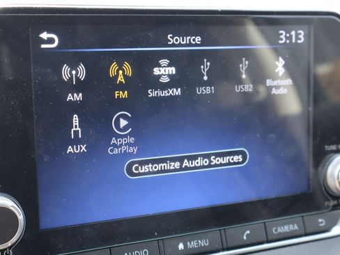 Used 2025 Nissan Sentra SR w/ SR Premium Package FWD image 9