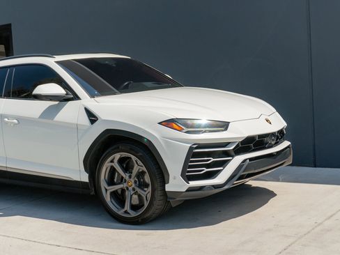 Used 2020 Lamborghini Urus AWD/4WD image 35