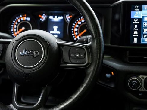 Used 2025 Jeep Gladiator Sport AWD/4WD image 56