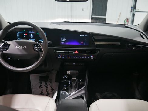 Used 2023 Kia Niro EX image 19