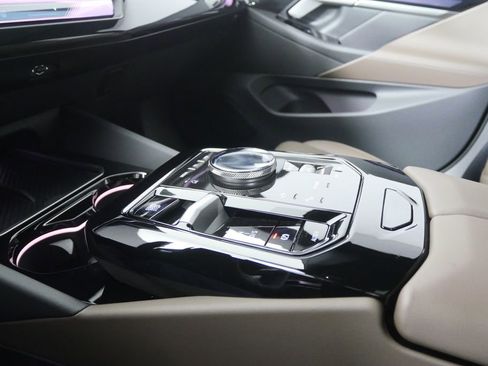 Used 2026 BMW 540i xDrive w/ M Sport Package image 26