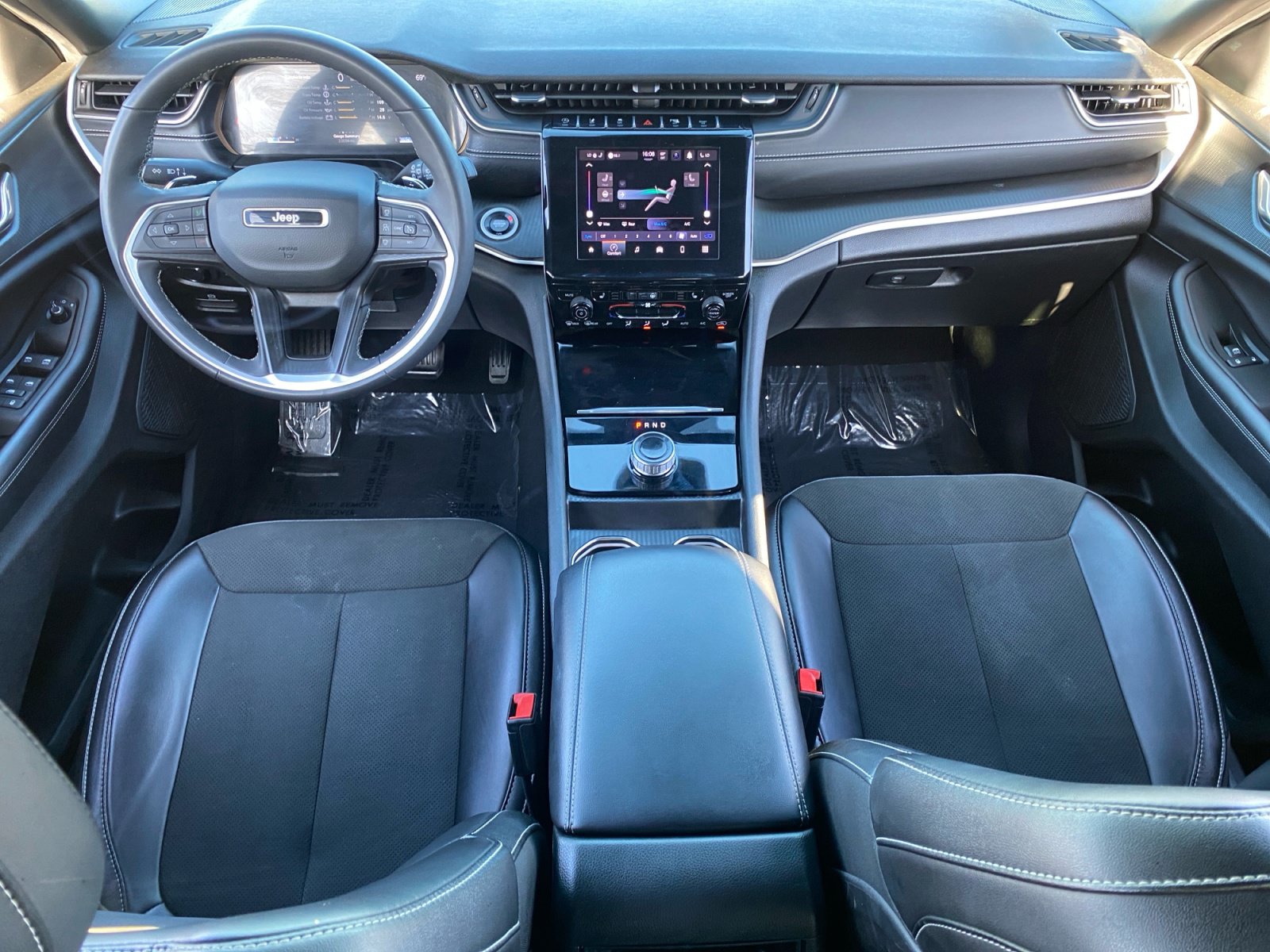 Used 2025 Jeep Grand Cherokee Altitude AWD/4WD image 10