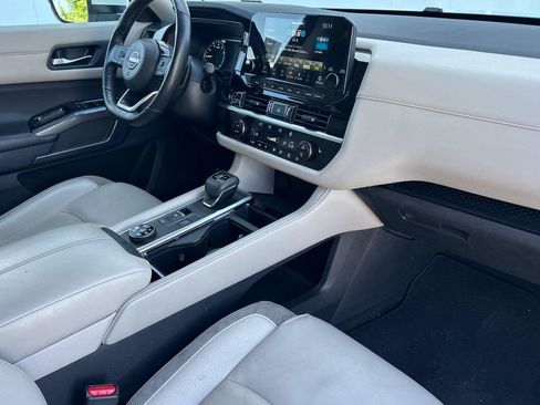 Used 2022 Nissan Pathfinder SL AWD/4WD image 17