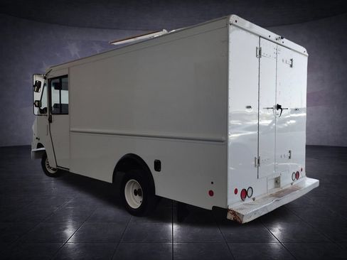 Used 2017 Ford E-350 and Econoline 350 Super Duty w/ A/C Prep Package RWD image 3
