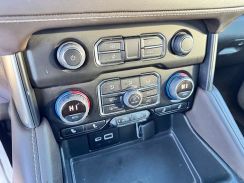 Used 2022 Chevrolet Tahoe Z71 w/ Luxury Package image 36