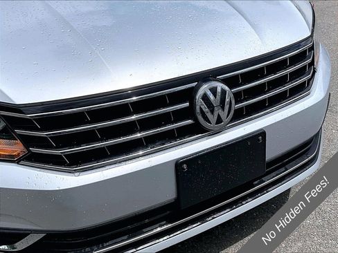Used 2017 Volkswagen Passat 1.8T SE FWD image 26