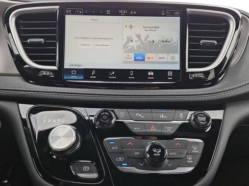 New 2026 Chrysler Pacifica Select image 10