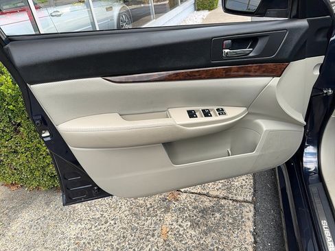 Used 2013 Subaru Legacy 2.5i Limited image 16