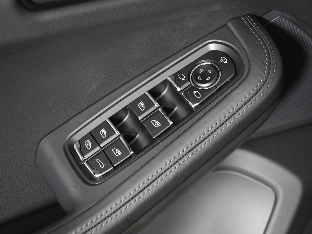Used 2026 Porsche Macan S AWD/4WD image 16