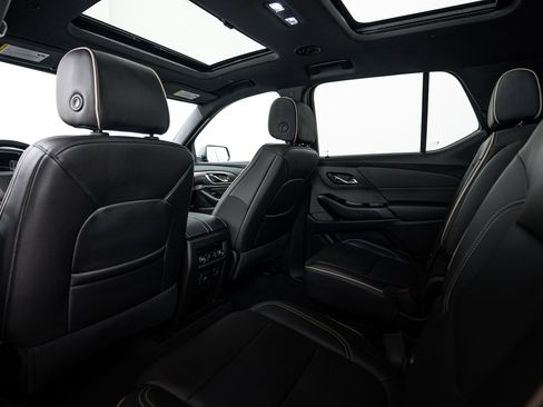Used 2023 Chevrolet Traverse Premier image 18