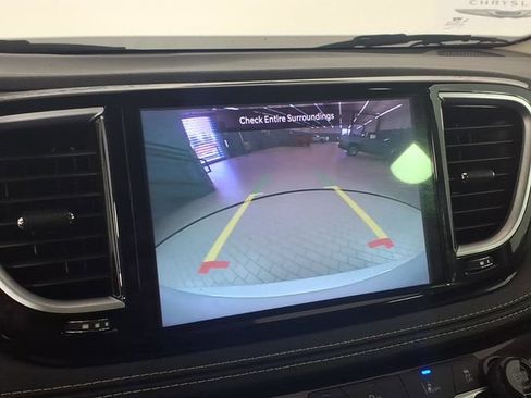 Used 2023 Chrysler Pacifica Limited FWD image 27
