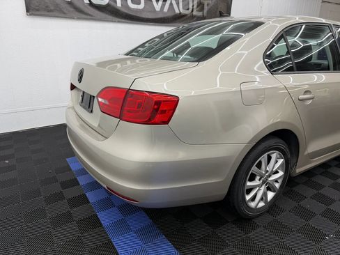 Used 2012 Volkswagen Jetta SE FWD image 3