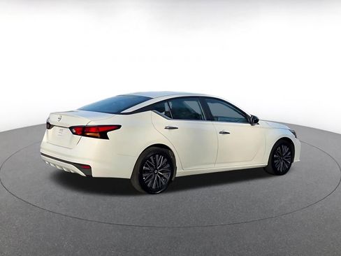 Used 2025 Nissan Altima 2.5 SV image 15