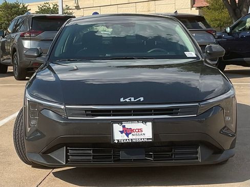 Used 2025 Kia K4 FWD image 3