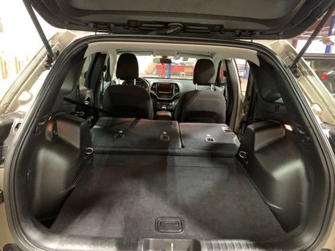 Used 2019 Jeep Cherokee Latitude w/ Popular Appearance Group image 21