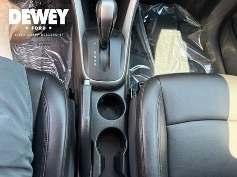 Used 2022 Chevrolet Trax LT w/ Premium Seat Package AWD/4WD image 22