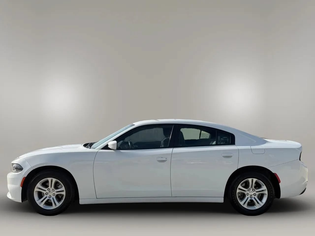 Used 2021 Dodge Charger SXT w/ Leather Interior Group RWD image 4