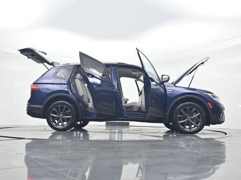 Used 2022 Volkswagen Tiguan SE image 44