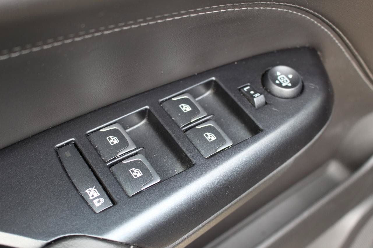Used 2015 Cadillac SRX FWD image 12