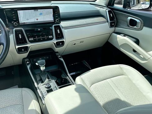 Certified 2023 Kia Sorento EX w/ Panoramic Sunroof Package image 24