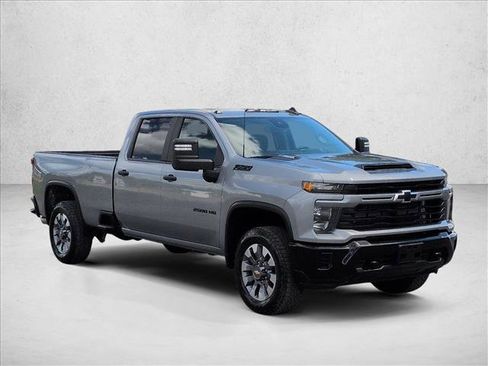 Used 2024 Chevrolet Silverado 2500 Custom w/ Custom Value Package AWD/4WD image 2