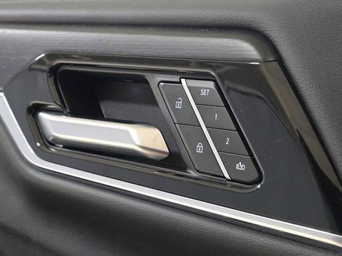 Used 2025 GMC Yukon Denali image 23