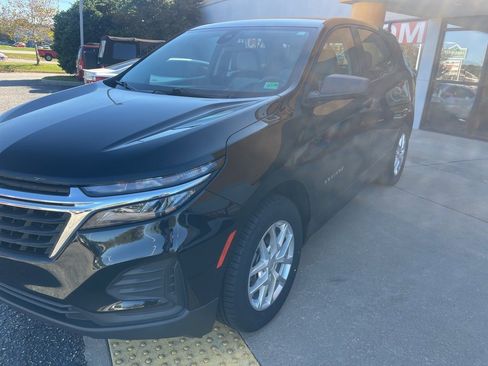 Used 2022 Chevrolet Equinox LS image 8