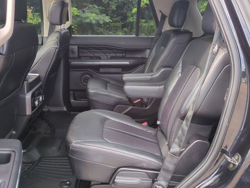 Used 2019 Ford Expedition Platinum RWD image 16