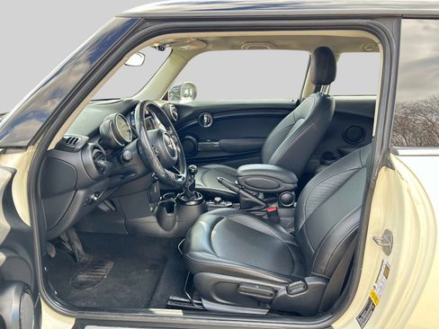 Used 2017 MINI Cooper 2-Door Hardtop image 10