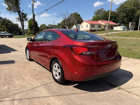 Used 2015 Hyundai Elantra SE FWD image 4