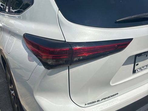 Used 2023 Toyota Highlander XLE AWD/4WD image 20