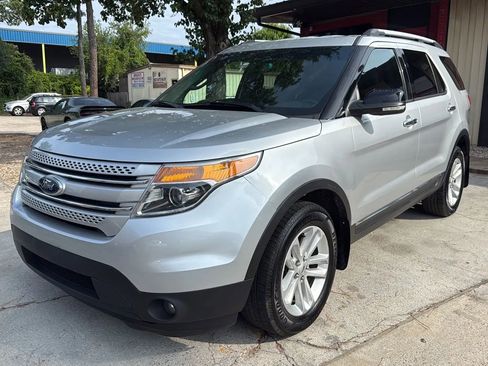 Used 2014 Ford Explorer XLT w/ Equipment Group 202A AWD/4WD image 1