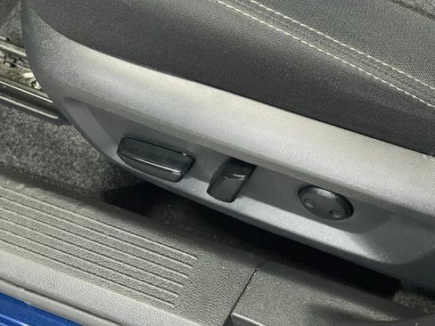 Used 2025 Nissan Rogue SV FWD image 8