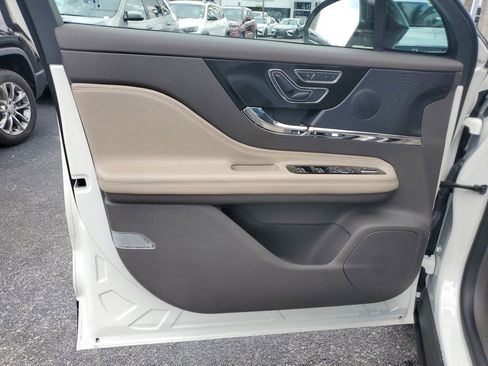 Used 2024 Lincoln Corsair Reserve image 12