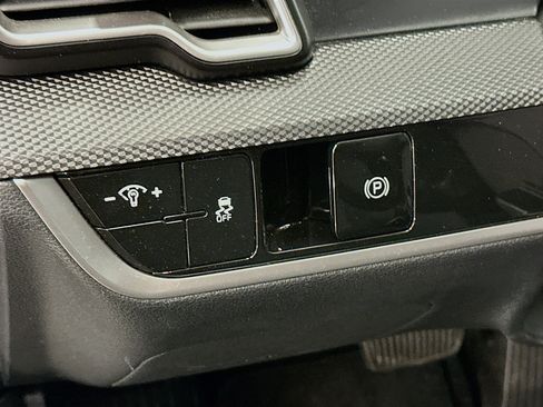 Used 2025 Kia Sportage LX image 17