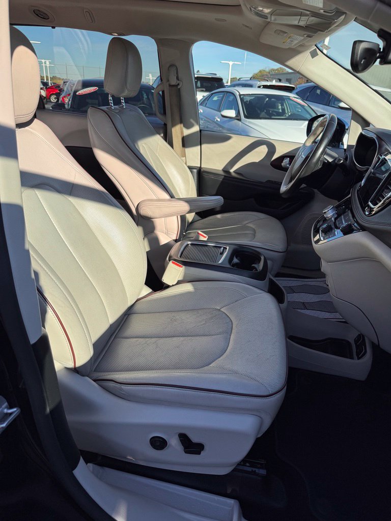 Used 2019 Chrysler Pacifica Limited FWD image 12