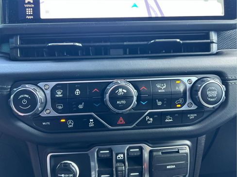 Used 2024 Jeep Wrangler Unlimited Rubicon AWD/4WD image 31