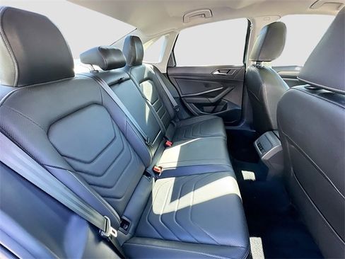 Used 2021 Volkswagen Jetta SEL Premium image 24