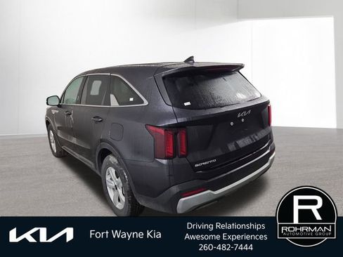 Certified 2025 Kia Sorento LX image 9