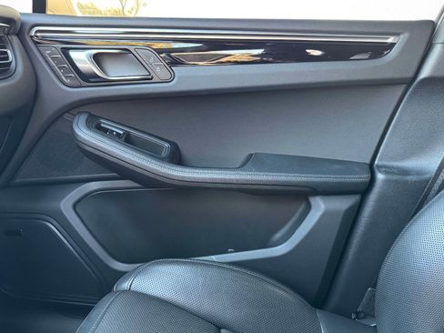 Used 2022 Porsche Macan image 24