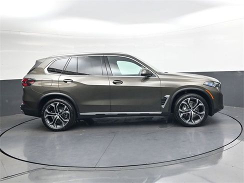 New 2026 BMW X5 sDrive40i image 3