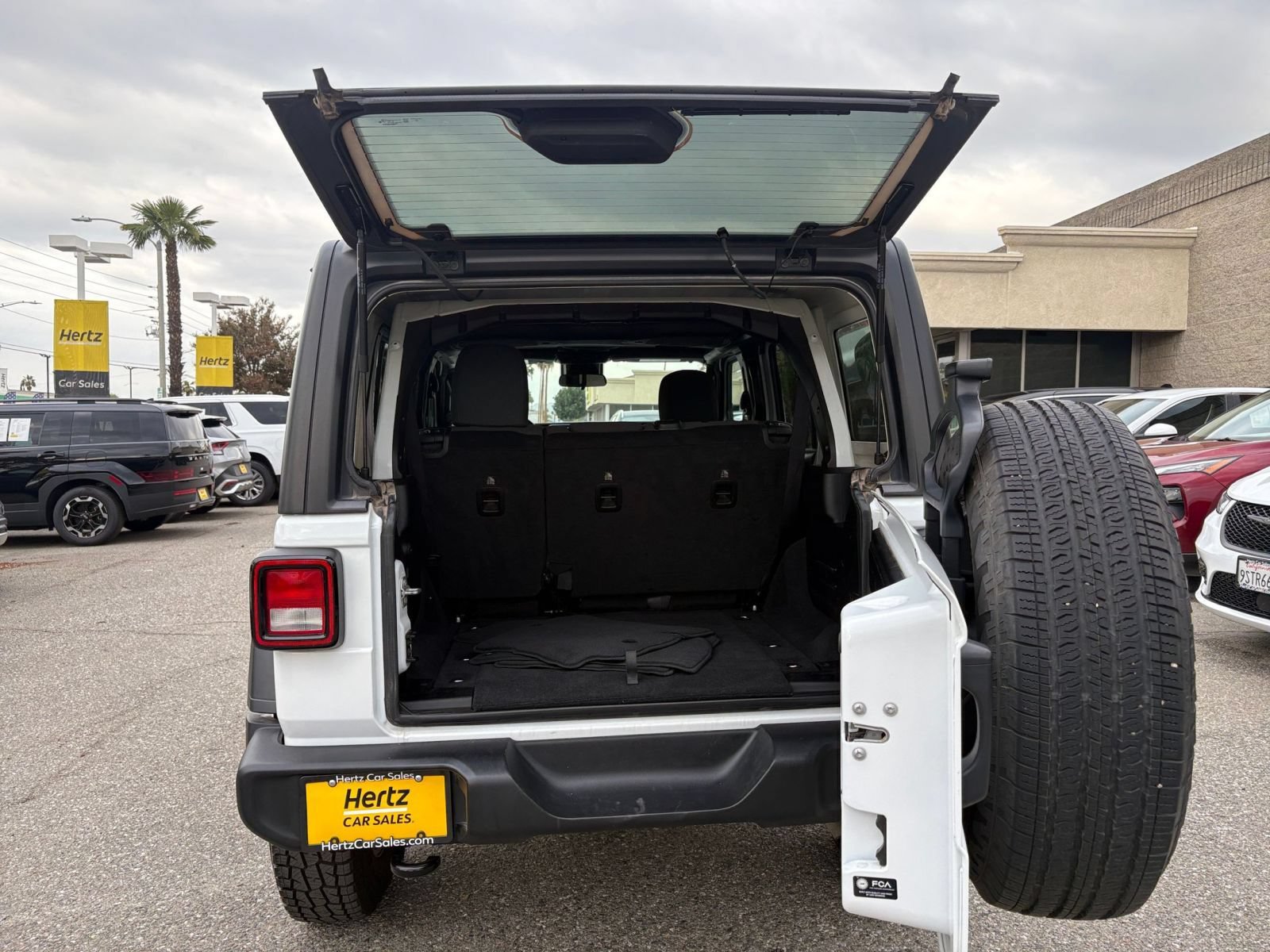 Used 2025 Jeep Wrangler Unlimited Sport AWD/4WD image 31
