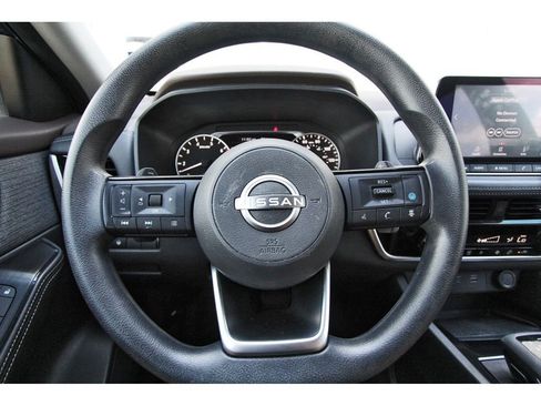 Certified 2022 Nissan Rogue SV FWD image 14