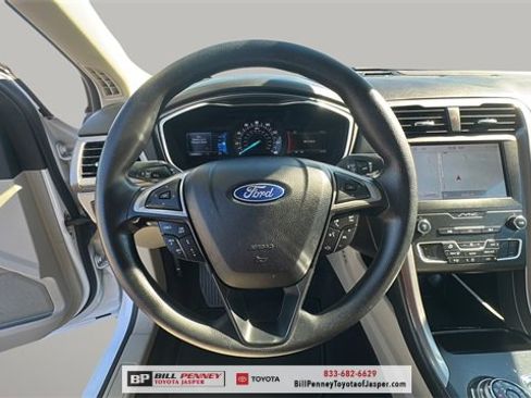 Used 2020 Ford Fusion SE image 16