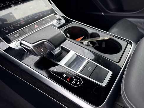 Used 2020 Audi Q8 Premium Plus w/ Premium Plus Package image 29